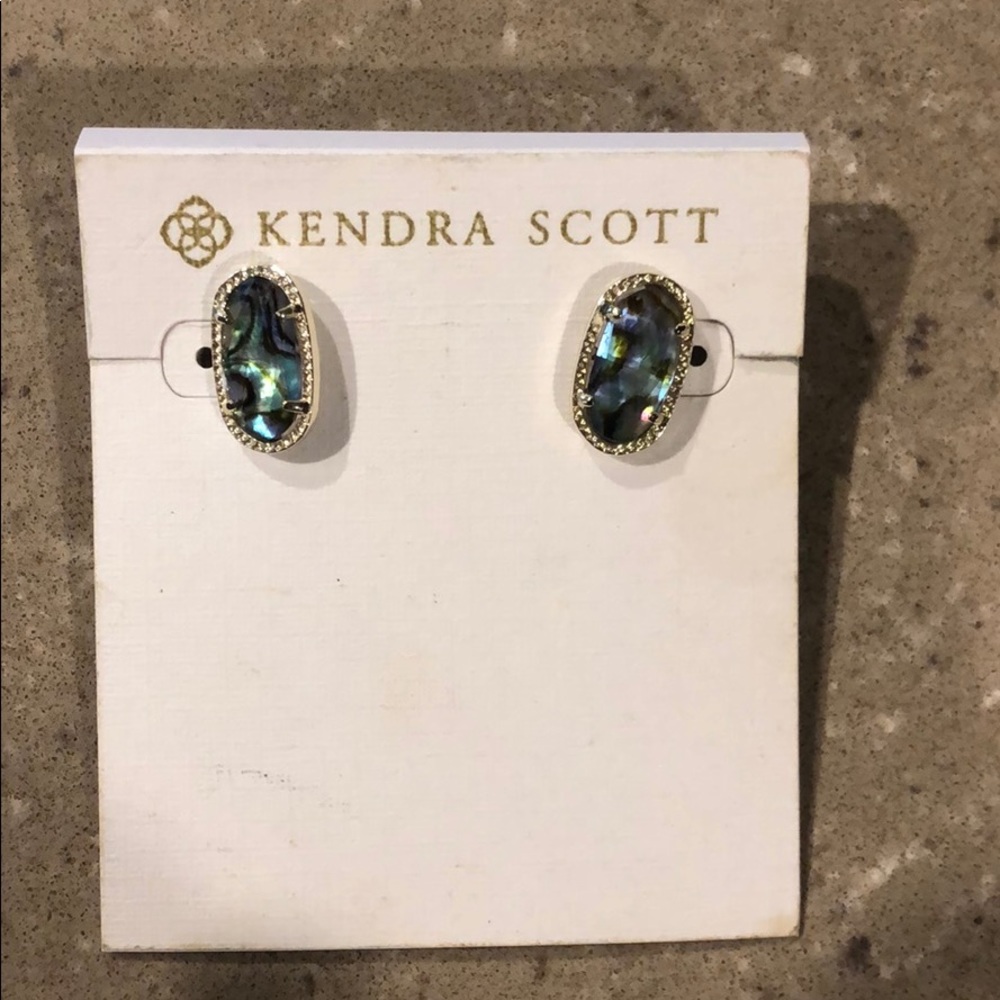 Kendra Scott earrings !!
